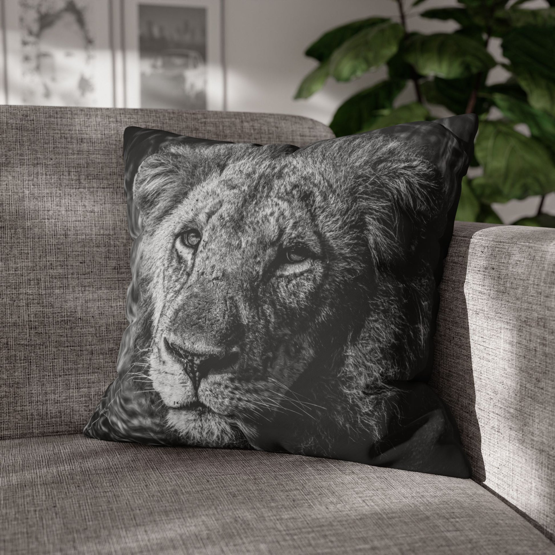 Poly Canvas Pillowcase - Old Lion B&W