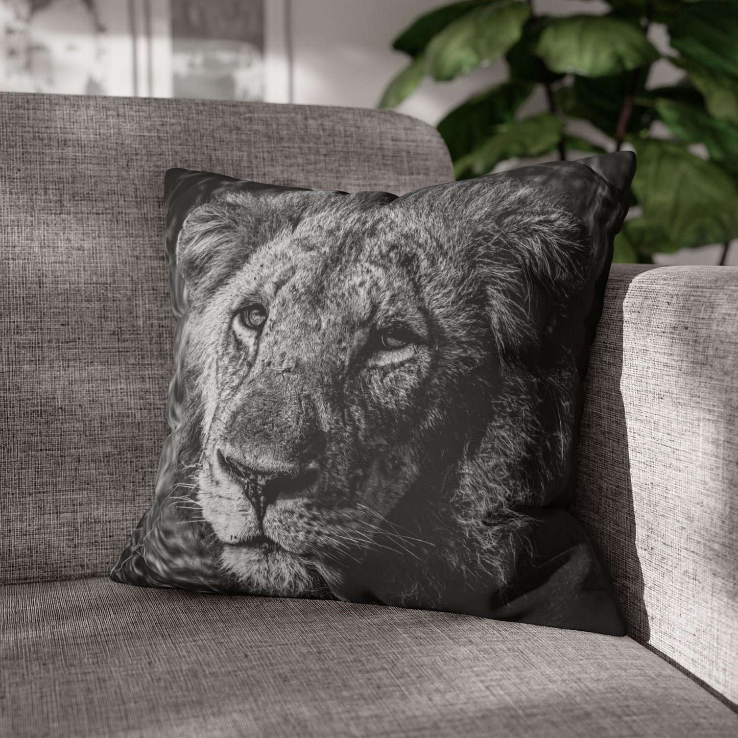 Poly Canvas Pillowcase - Old Lion B&W