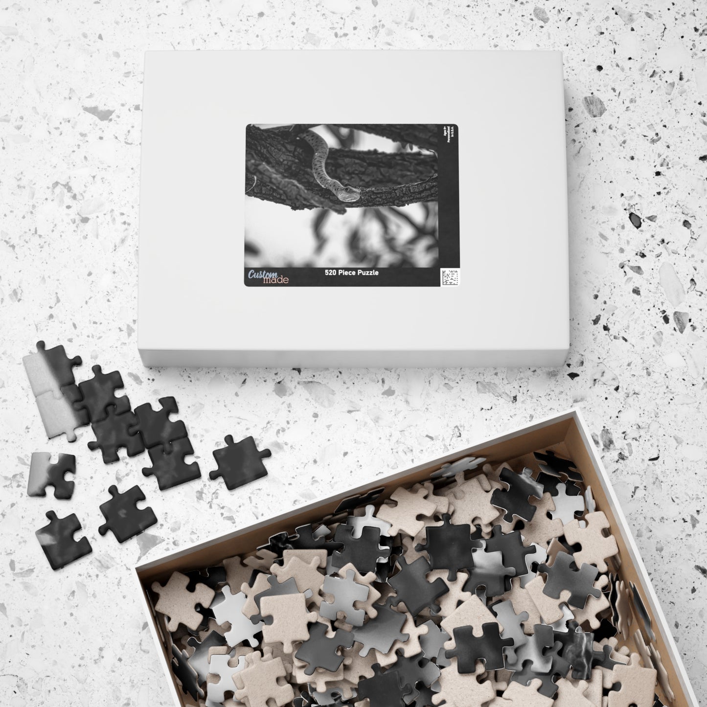 Spotted Bush Snake Puzzle B&W 520 pcs (Horizontal)