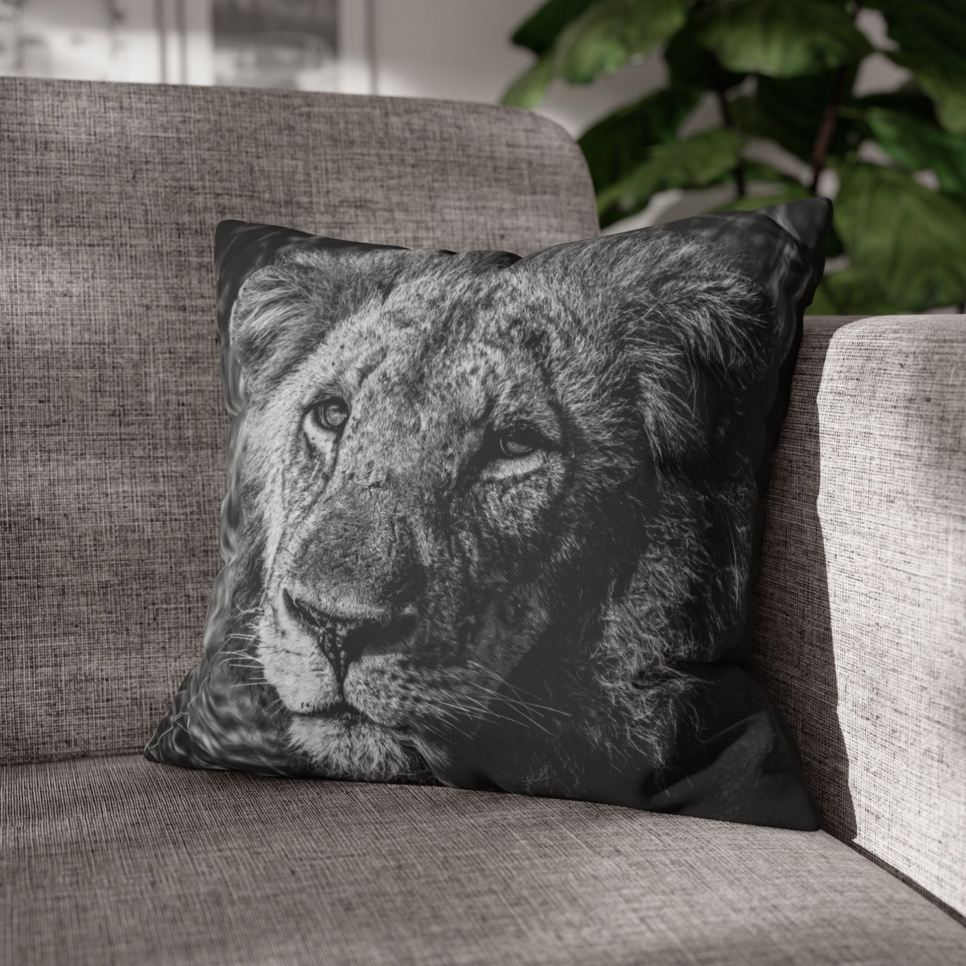 Poly Canvas Pillowcase - Old Lion B&W