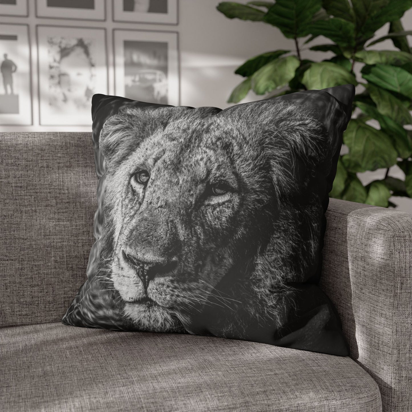 Poly Canvas Pillowcase - Old Lion B&W